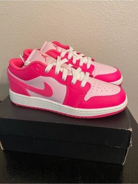 Nike Low-Top Sneakers in Light Pink and Hot Pink